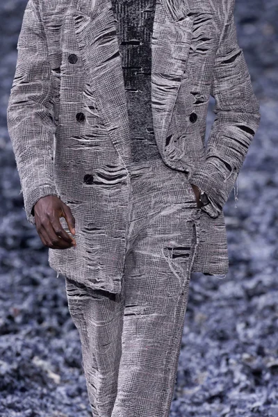 Look 14